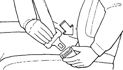 Примечание: если ремень заблокирован и не выходит из катушки, сильно потяните за ремень, после чего…