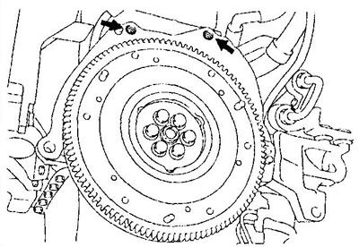2. Очистите отверстия под установку болтов в блоке цилиндров и установите МКПП.