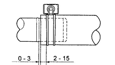 Примечание: подсоедините шлаг и затяните хомут с проставкой, как показано на рисунках.