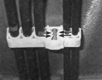 Рис. 4.4, г. Держатели без овального отверстия можно снять с помощью пары маленьких стандартный…