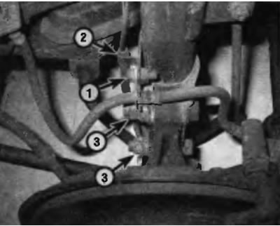 Рис. 10.3. Крепление стойки подвески на нижнем кронштейне: