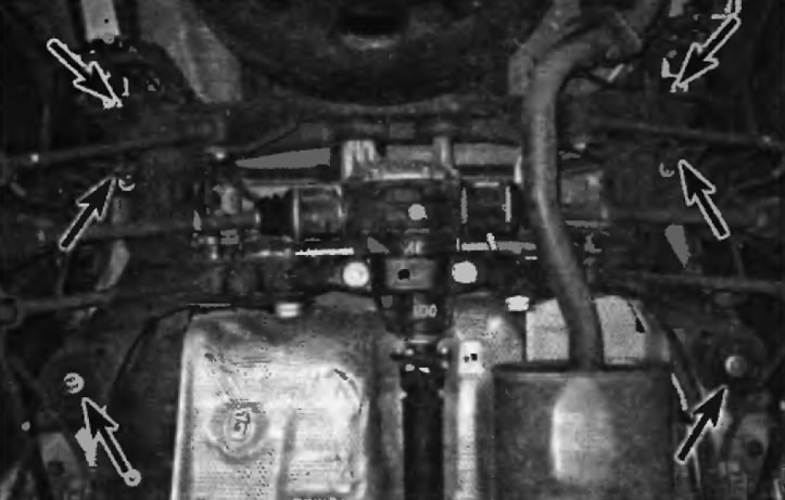 Рис. 12.10, а. Элементы крепления задней поперечины на полноприводных моделях