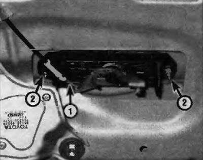 Pиc. 22.13. Элементы наружной ручки двери багажного отделения