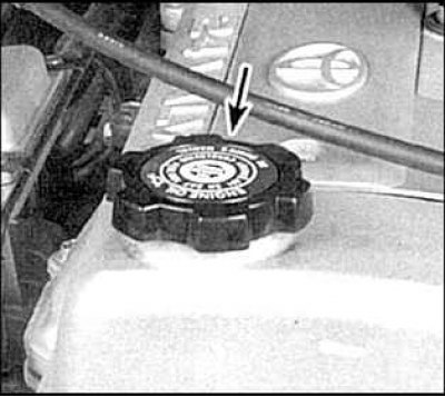 5. Если уровень масла будет выше отметки F, это приведет к замасливанию свечей, утечке масла, либо…