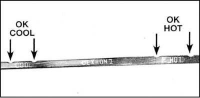 3. Протрите щуп чистой ветошью, снова вставьте щуп до упора во фланец. Достаньте щуп и проверьте…