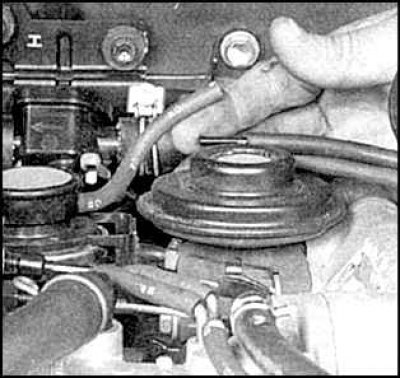 Наиболее распространенным отказом этой системы является залипание клапана рециркуляции, который…