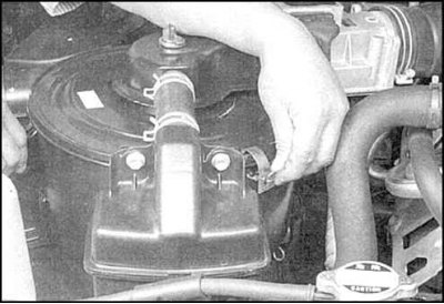 Проверка и замена воздушного фильтра