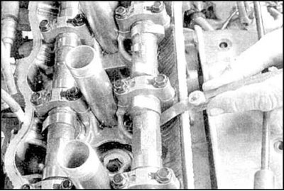 3. Измерьте зазор между кулачком распредвала и толкателем в указанных клапанах, записывая каждый…