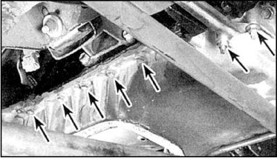 10. Осторожно отделите и снимите нижнюю секцию.