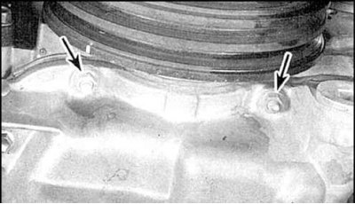 10. Осторожно отделите и снимите нижнюю секцию.