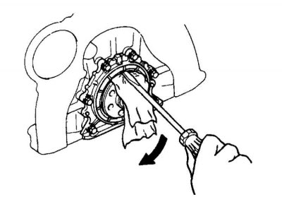 1. Снимите КПП (трансмиссию). Снимите заднюю пластину.