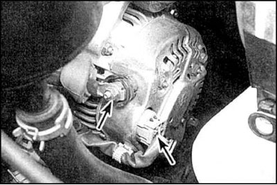 1. Опустить двигатель и соединить с картером сцепления.