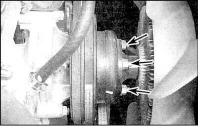 2. Снимите ремни привода.