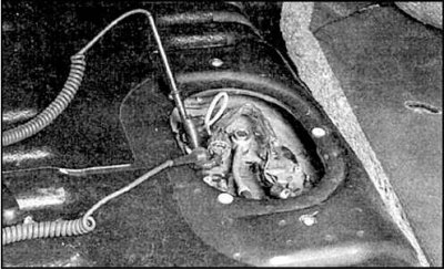 9. Проверьте главное реле системы впрыска (EFI-реле) и реле топливного насоса.