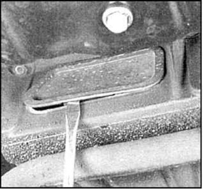 13. Снимите стартер.