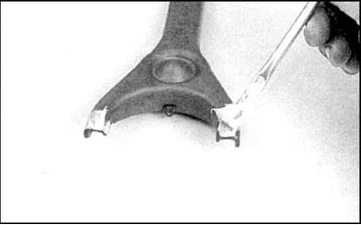 7. Смажьте тугоплавкой смазкой выемку под шаровую опору вилки.