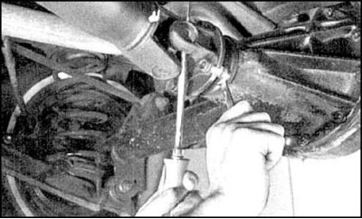 3. Также обозначьте взаимное положение вилки скользящей муфты относительно вала.