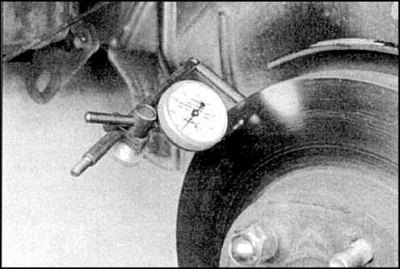 6. Проверьте состояние диска с обеих сторон. При обнаружении следов глубокой выработки (глубина…