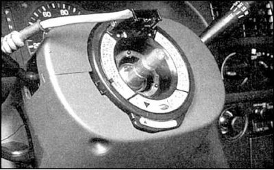 1. Установите рулевое колесо на вал.