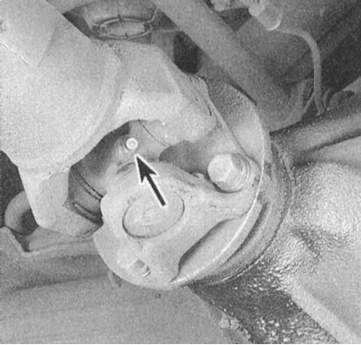 8. Набивку скользящего хомута универсального шарнира карданного вала продолжайте до тех пор, пока…