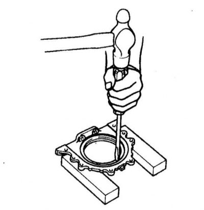 5. Выверните болты крепления корпуса сальника к блоку и снимите сборку, зачистите сопрягаемые…