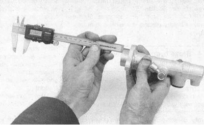 b. Измерьте расстояние от сопрягаемой поверхности посадочного фланца до торца ГТЦ (обратитесь к…