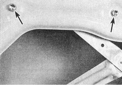 3. Снимите оконное стекло (см. Раздел Снятие и установка дверных стекол).