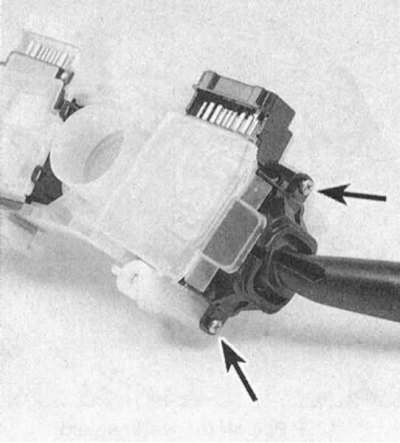 2. Отсоедините электропроводку от сборки переключателя управления функционированием…