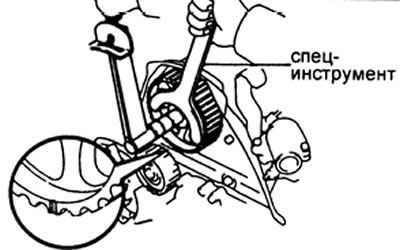 г) Используя специнструмент, установите болт и затяните моментом затяжки 98 Н·м.