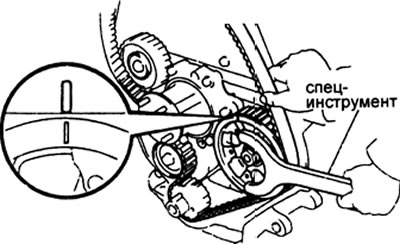 в) Используя специнструмент, слегка поверните приводной шкив ТНВД по часовой стрелке. Навесьте…