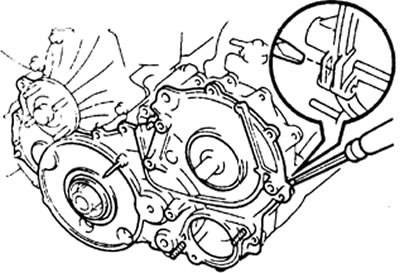 в) Установите отвертку в указанное на рисунке место, нажмите на крышку и снимите ее.