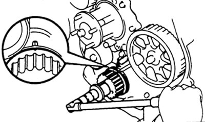 а) Установите распределительный вал шпоночной канавкой вверх.