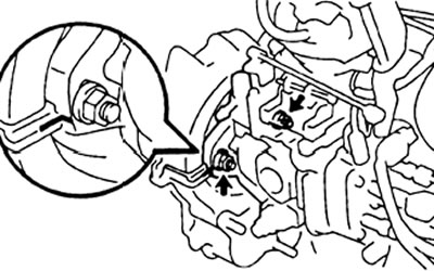 и) Совместите метки относительного положения ТНВД и крышки ремня, установите две гайки крепления…