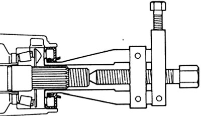 3. С помощью специнструмента извлеките сальник, затем извлеките маслоотражательное кольцо.
