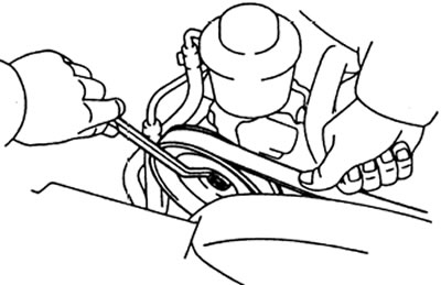 1. (Модели LJ): нажмите на ремень привода рукой для удержания шкива, и ослабьте гайку крепления.…