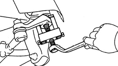 б) С помощью съемника отсоедините рулевую сошку от вала.