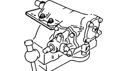 1. Закрепите рулевой механизм на спецприспособлении и зажмите приспособление в тисках.