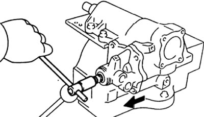 б) С помощью специального ключа поверните вал винта по часовой стрелке для отсоединения узла…