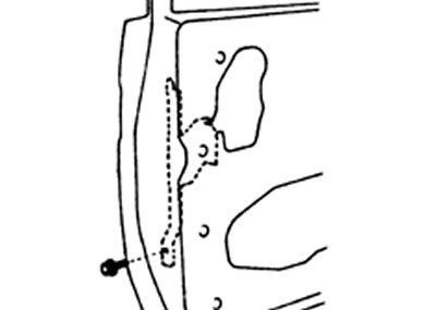 16. Отверните болт и снимите заднюю направляющую стекла.