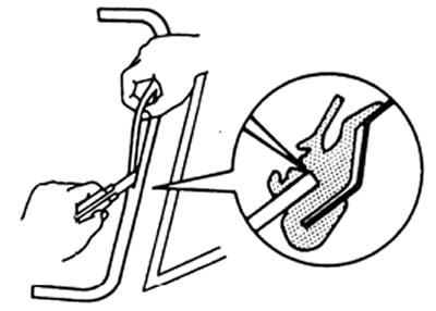 Внимание: не повредите стекло и кузов.