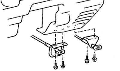 5. Снимите рычаги привода замков капота и лючка топливного бака.