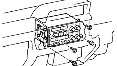 7. Отверните четыре винта, отсоедините разъем и кабель антенны. Снимите радиоприемник.