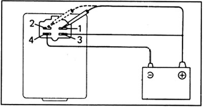 б) Переключите «плюс» аккумулятора от клеммы 2 к клемме 1: зуммер работать не должен.