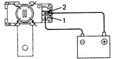 а) Подсоедините аккумулятор к клеммам 2 (+) и 1 (-). Если звуковой сигнал не работает, его следует…
