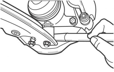 Рис. 12.14. Использование съемника для отделения цапфы шарового шарнира от поворотного кулака