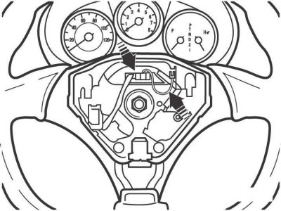 Рис. 13.3. Расположение электрических разъемов звукового сигнала и переключателя круиз-контроля