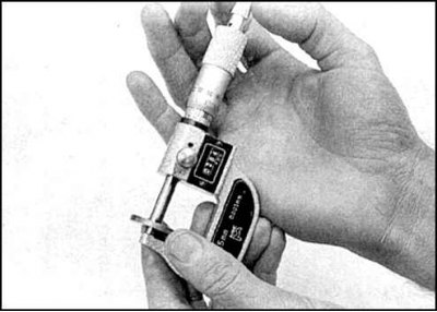4. Микрометром измерьте толщину снятой регулировочной шайбы, затем по формуле определите…