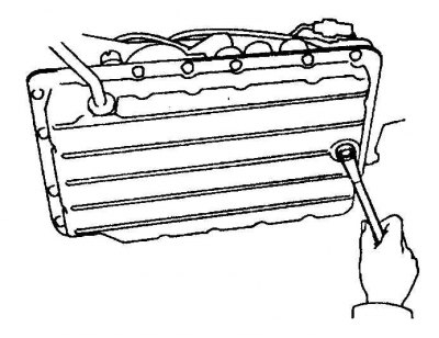 2. Подставьте поддон, отверните сливную пробку и слейте всю жидкость, не допуская потерь. Поставьте…