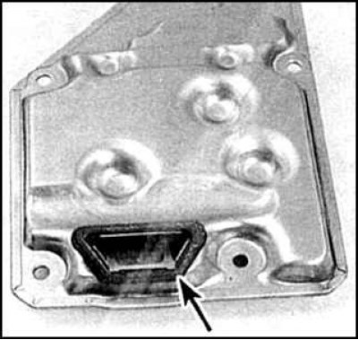 6. Промойте поддон растворителем и просушите, удалите остатки старого уплотнения. Установите новый…