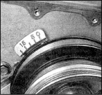 3. Проверните коленвал ключом за головку болта шкива по часовой стрелке до совмещения риски на…